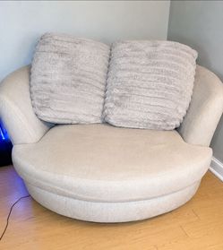 Oversized Cozy Swivel Chair