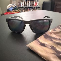 good condition oakley camo holdbrook prizm sunglasses