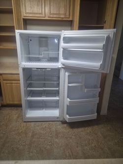 G E Refrigerator