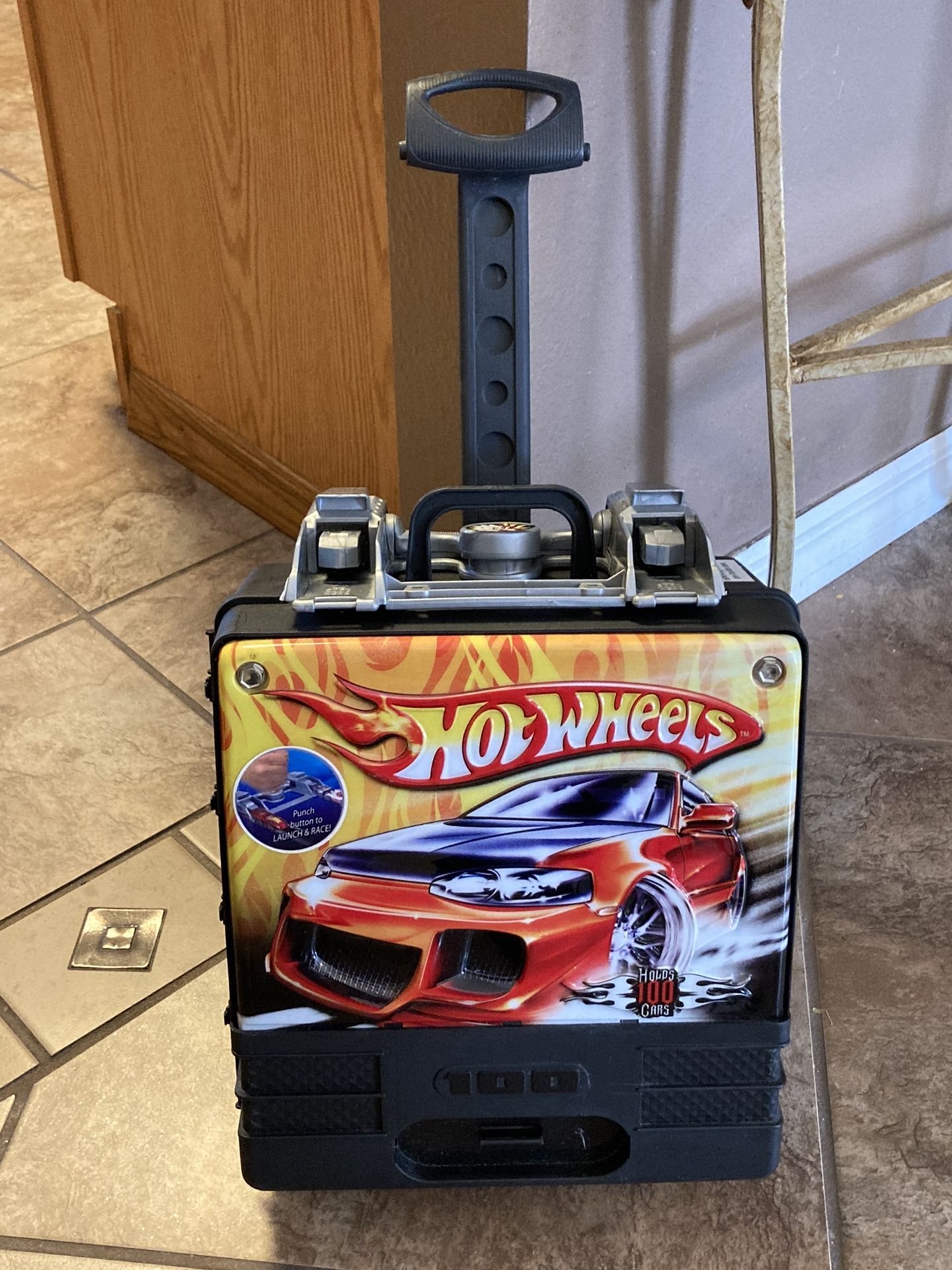 Hot wheels car holder also rolls 