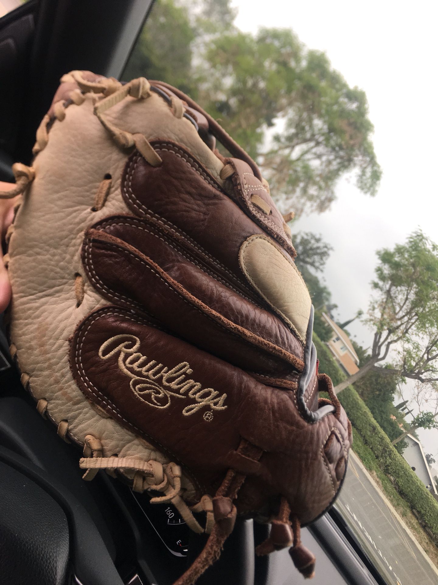 Nice Rawlings Catcher’s Baseball/Softball Glove