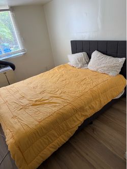 Queen size bed (NO DELIVERY)