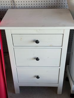 Ikea HEMNES White 3-Drawer Nightstand Sidetable