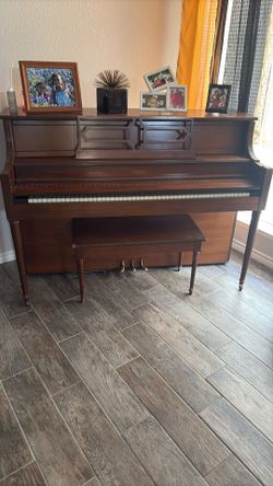 🎹 Grand Upright Piano with Bench – Great Condition