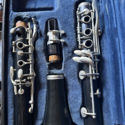 Bundy Student Clarinet w/ Case – Used Condition