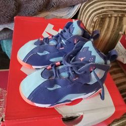 Kids Jordan 12 Size 9c