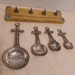 Vintage Ganz Metal Hanging Measuring Spoons Set Faith,  Hope, Love & Joy Detailed 