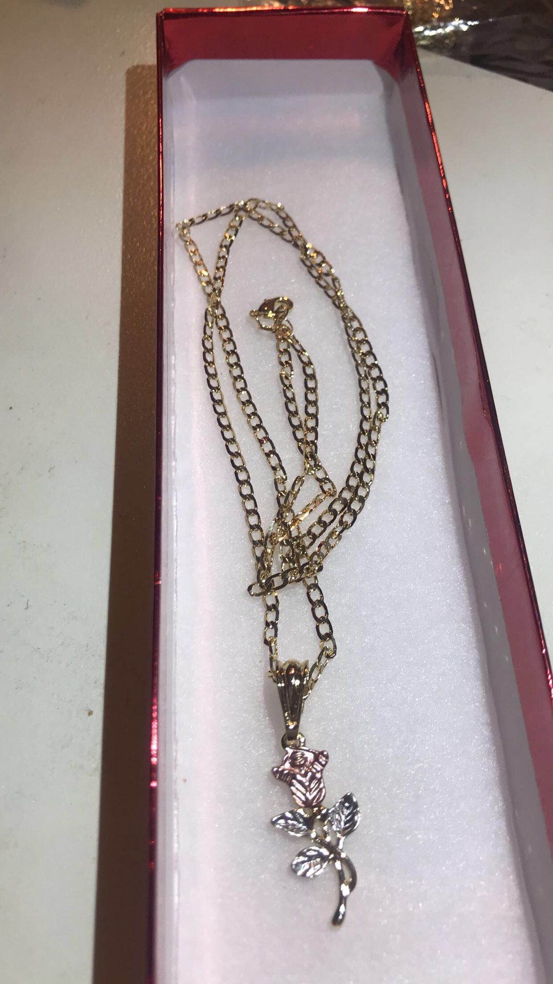Chain with 3 tone gold rose pendant