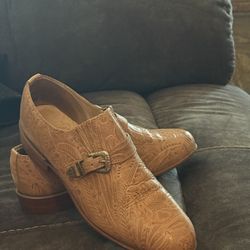 Justin Shoes/boots 6 C Fits like an 8