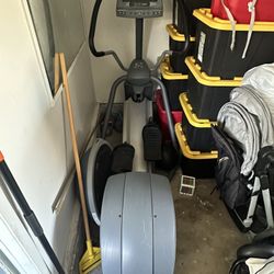 Precor EFX 5.23 Elliptical Cross Trainer