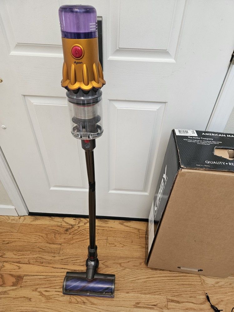 New Cond DYSON Cordless VACUUM , WORKS EXCELLENT , AMAZING POWER SUCES , With Charger ,