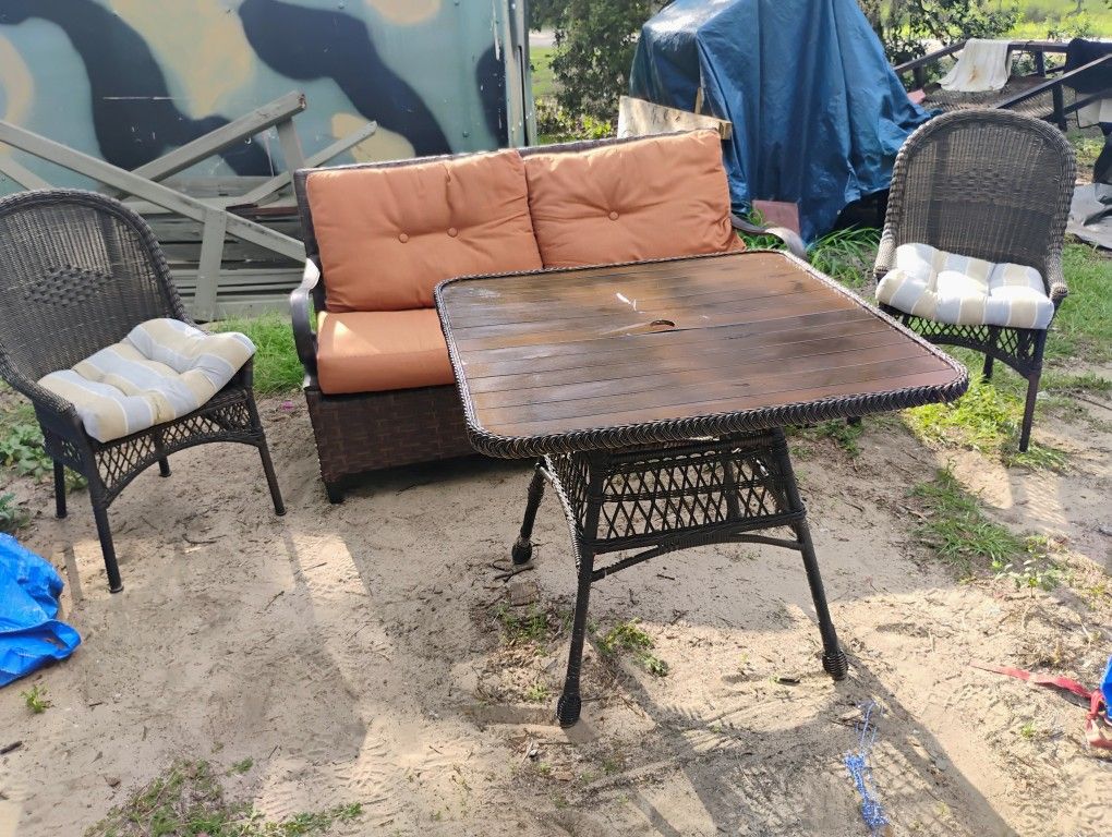 Gorgeous Patio Rattan Set $80 Delivery Available