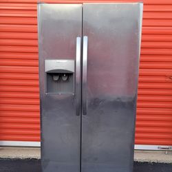 REFRIGERATR FRIDGE 110 V EXCELLENT WORKING CONDITION AND VERY CLEAN 