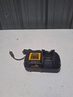 DeWalt 12V/20V Lithium Ion 6 Amp Charger