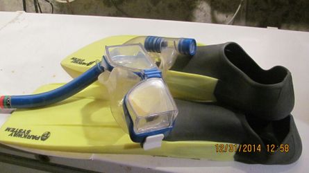 Snorkel and Fin Set.