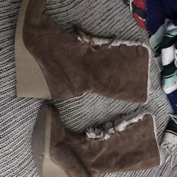 Lnew Newport suede leather boots size 9 very nice only $45 firm