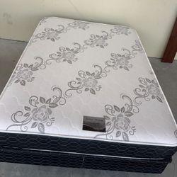 Full Size Mattress And Box Spring 