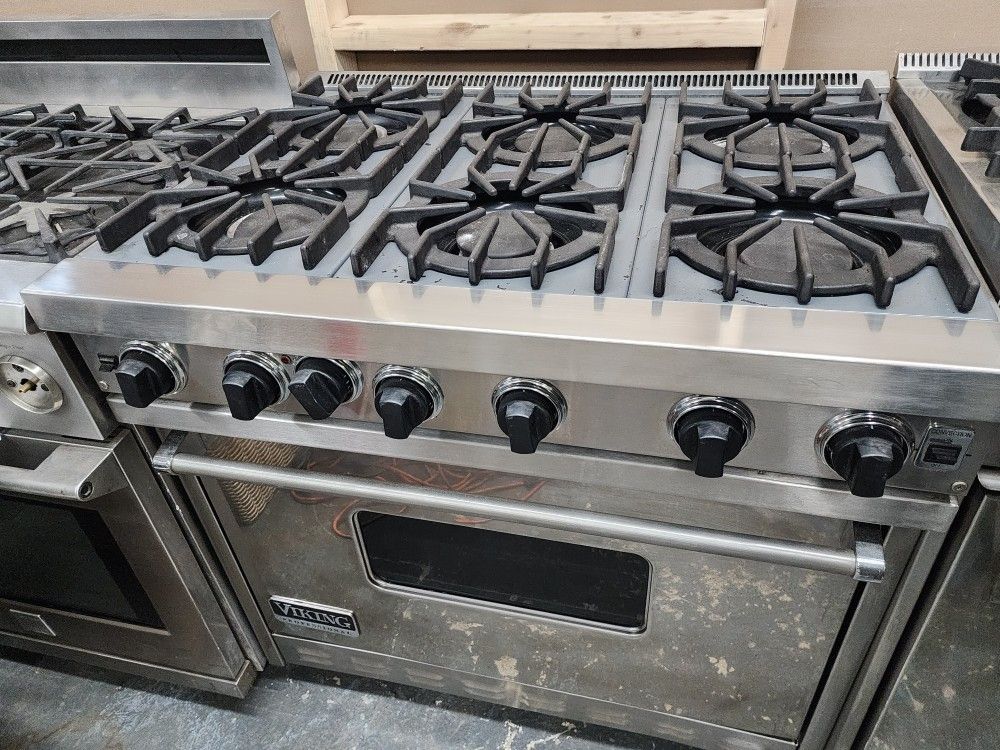 VIKING RANGE 36 INCH WIDE STAINLESS STEEL STOVE WITH WARRANTY