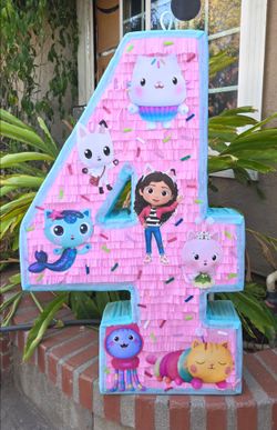 Glo's Custom Made Piñatas