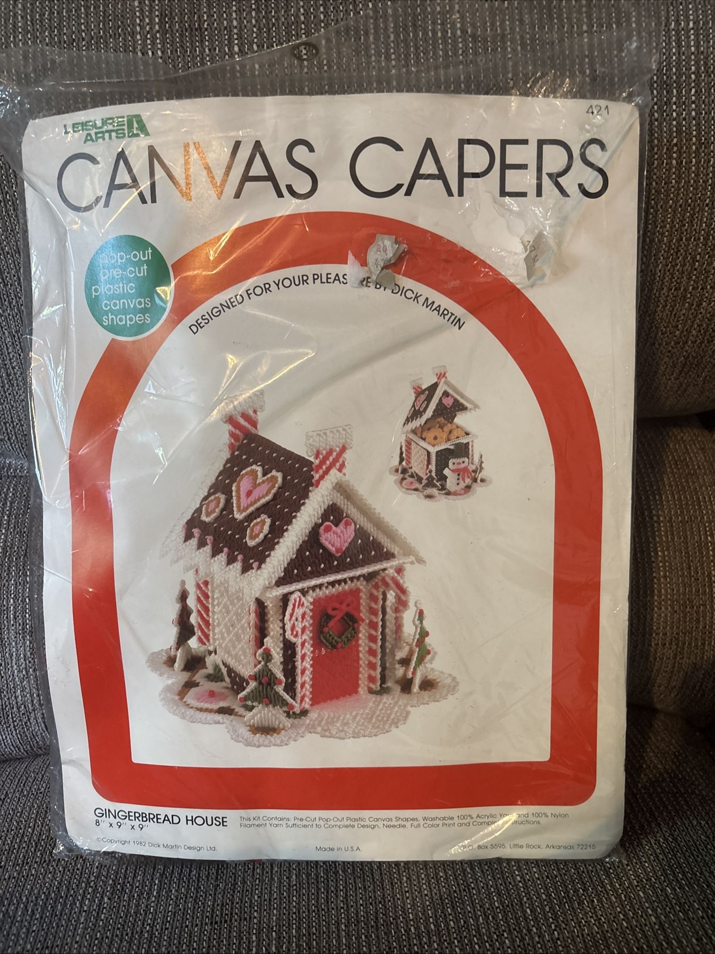 Leisure Arts Canvas Capers Christmas 3D Gingerbread House 8”x 9”x 9” Kit Needle
