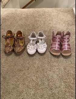 Girl shoes size 7 Toddler