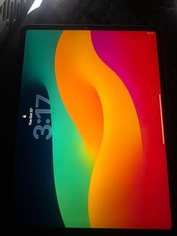 I pad pro 3rd gen 12.9 (small crack)