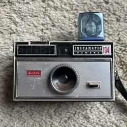 Kodak Instamatic 104 film camera with flash cube