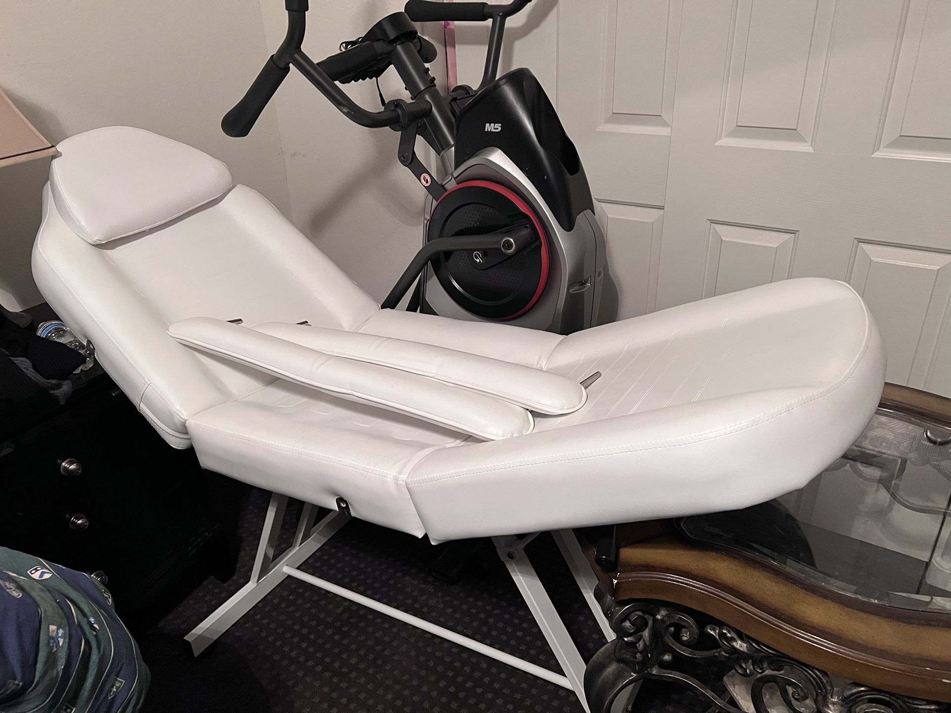 White Massage Aesthetician Injection Chair/Table
