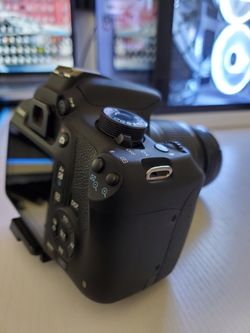 Canon T5 DSLR Camera
