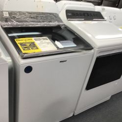 New Scratch And Dent Whirlpool Washer And Dryer Set. 1 Year Warranty 