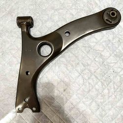 2001–2005 Toyota RAV4 Front Driver Side Lower Control Arm