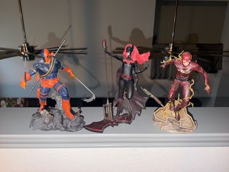 DC CW Statue Figures