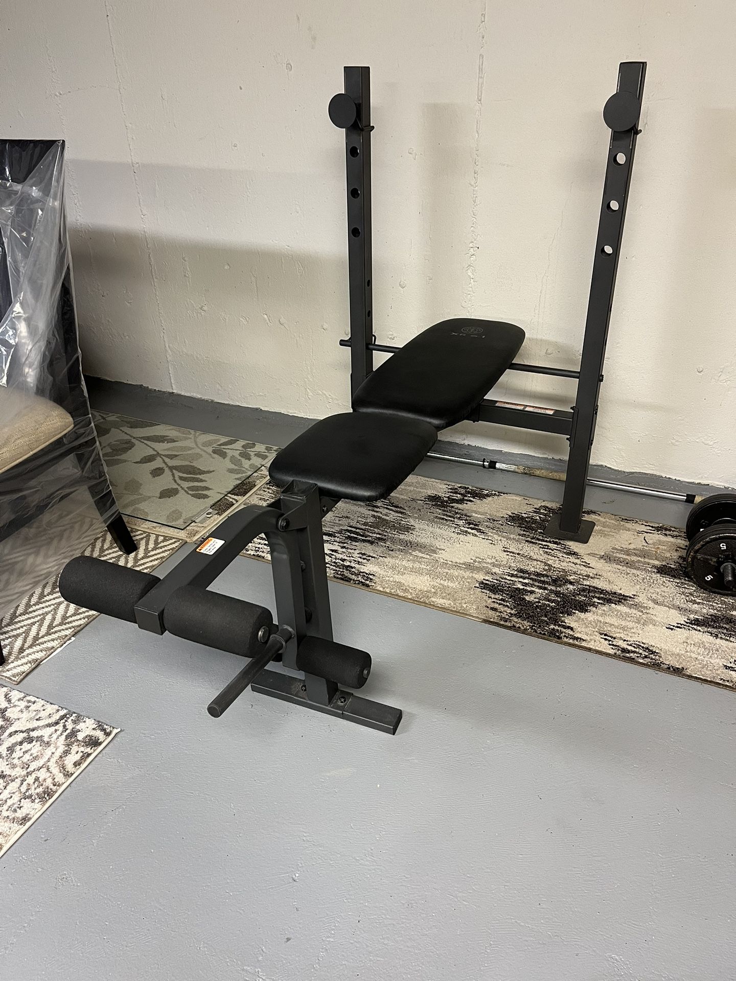 Weight Bench - Golds Gym