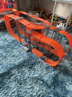 Hot Wheels Race Track W/remote controls