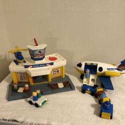 Vintage 1980 Fisher Price Little People Play Family Jetport #933 Complete 