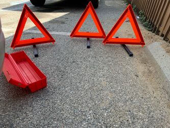 Emergency warning triangle