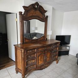 Dresser