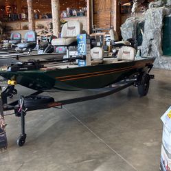 Limited Edition 2025 Bass Tracker Classic Army Green