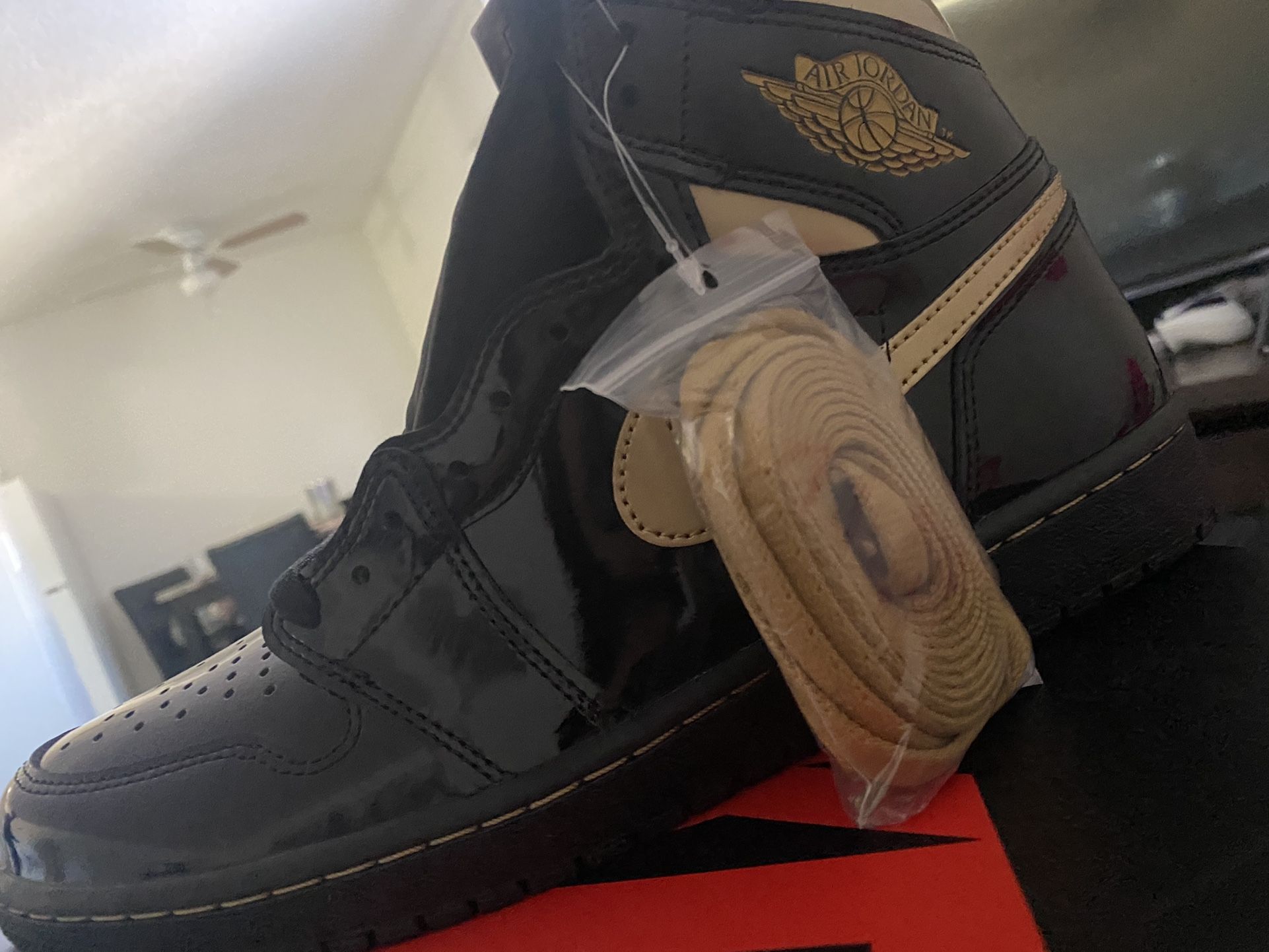 Jordan 1 Retro Og Black Metallic Gold