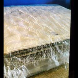 Queen Size New Thick Pillow Top Bed Can Deliver 