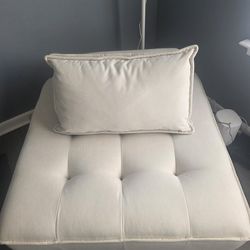 LOUNGE Chair  (Very nice)