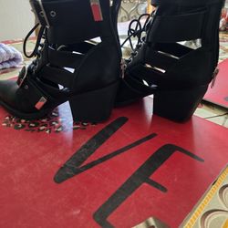 BEAUTIFUL BOOT/SANDALS 6.5