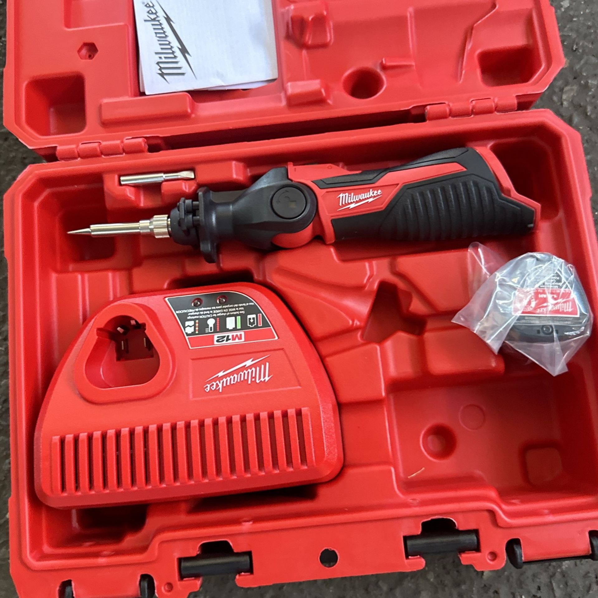 Milwaukee M12 Soldering Iron Kit