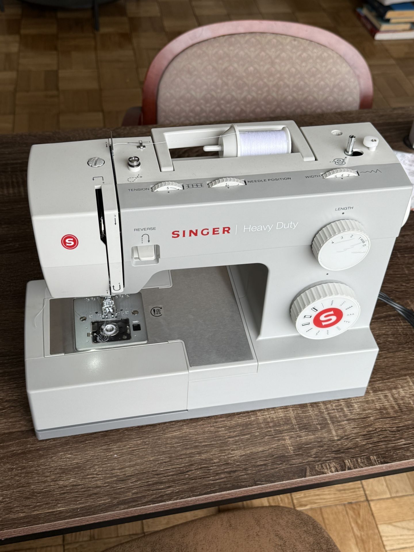 amazing singer sewing machine for sale!