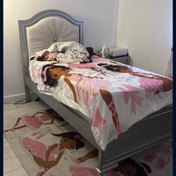 Twin size bedset w/ dressers