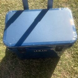 Yeti 32 Rolling Cooler
