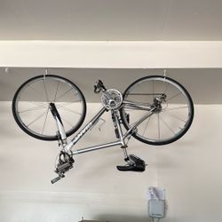 Woman’s Giant Rode Bike 
