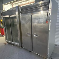 ❄️ Traulsen Glass Door Commercial Refrigerator – $1500 (retails $27,770)  ❄️ 📍 Okeechobee  Premium Traulsen commercial refrigerator with glass doors,