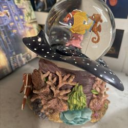 Disney Pixar Finding Nemo Over The Waves Coral Reef Snow Globe Music Box