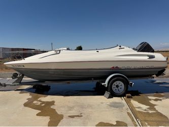 1990 Bayliner Capri Boat